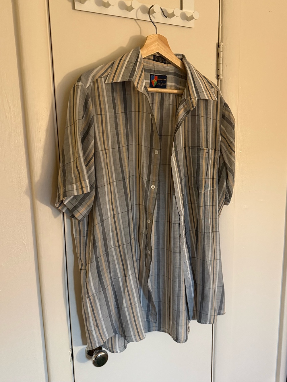 Men's large Short-Sleeve Plaid Button-Up Shirt - Gray and Tan